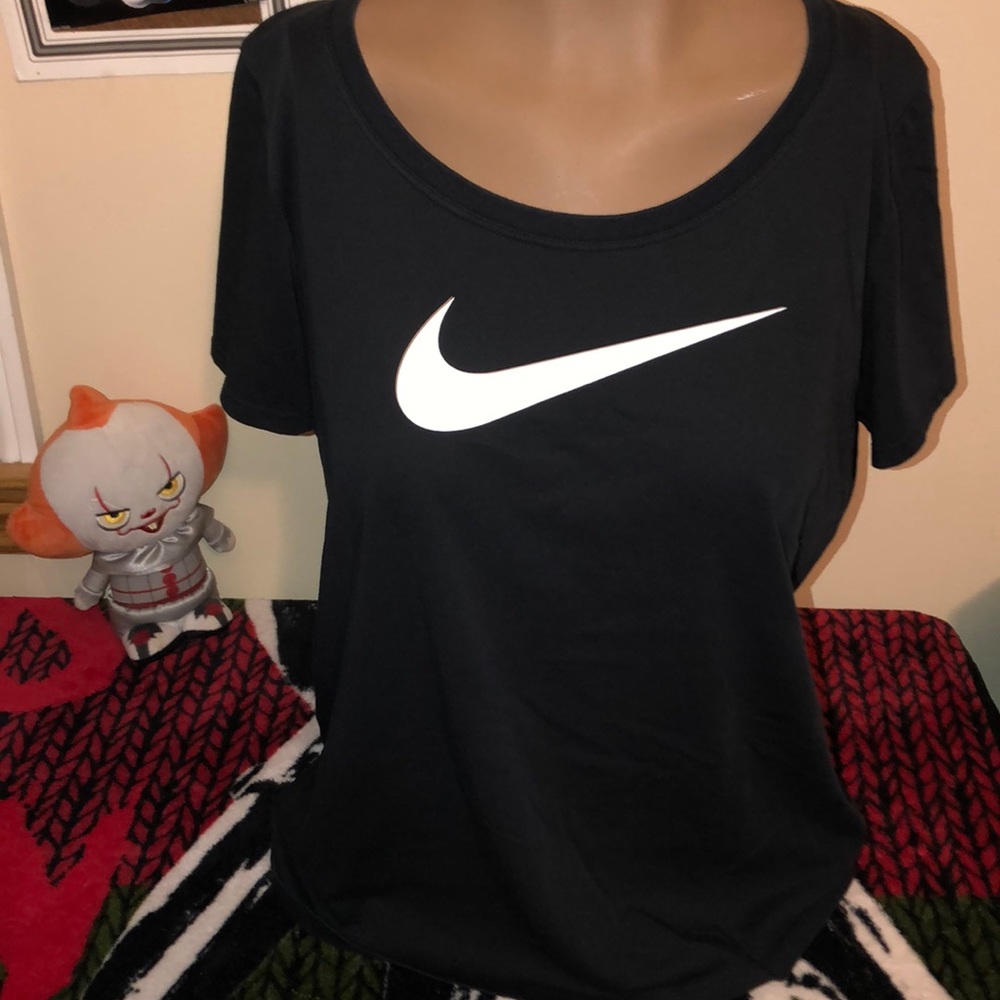 Nike dri fit black tee size medium new condition